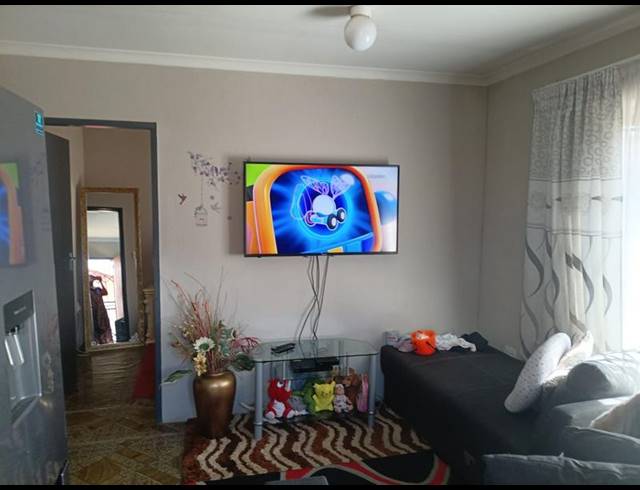 2 BEDROOM HOUSE FOR SALE IN CLOVERDENE